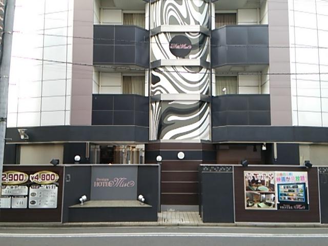 デザインホテル ミスト(横浜市中区/ラブホテル)の写真『正面入口(全体)』by 河童助平