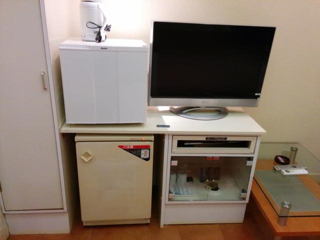 PRINCESS2世(台東区/ラブホテル)の写真『201号室のテレビと冷蔵庫』by 退会したユーザー(ID:10185)