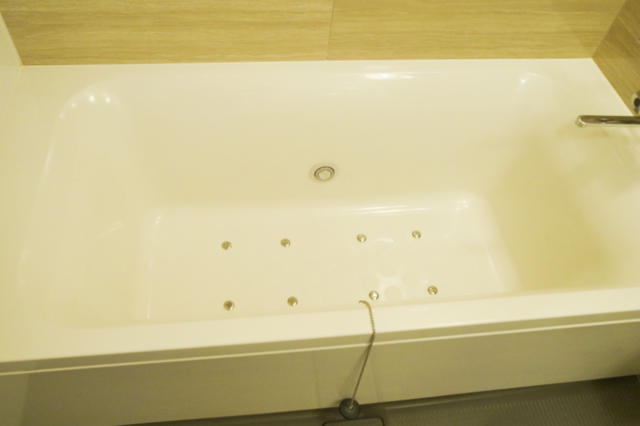 HOTEL ZERO(横浜市港北区/ラブホテル)の写真『705号室 浴槽』by INA69