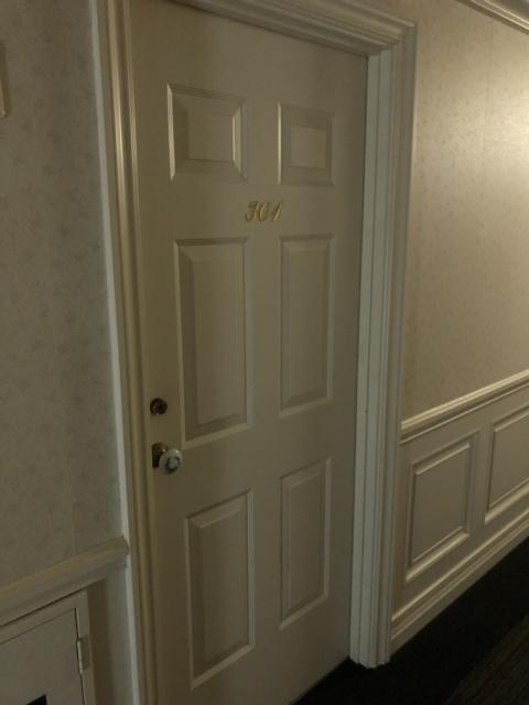 HOTEL Lowerl(ロワール)(横浜市港北区/ラブホテル)の写真『301号室、部屋入口』by かとう茨城47