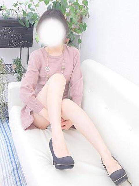 小鳥 千葉栄町ムンムン熟女妻（熟女デリヘル）