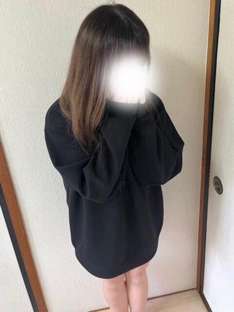 18歳業界初体験入店ひなみちゃん アテンダー（雫グループ）（デリヘル）