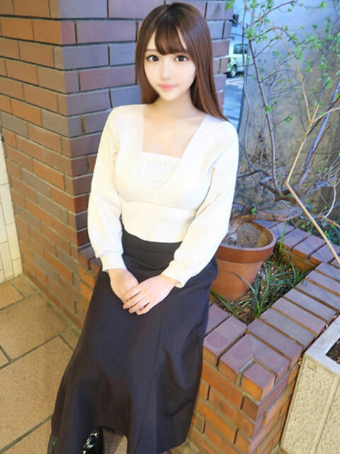 ひとみ★圧倒的美貌★ 鶯谷現役女子大生コレクション（デリヘル）