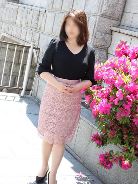 えな 奥鉄オクテツ大阪(駅待ち合わせ型人妻デリヘル)