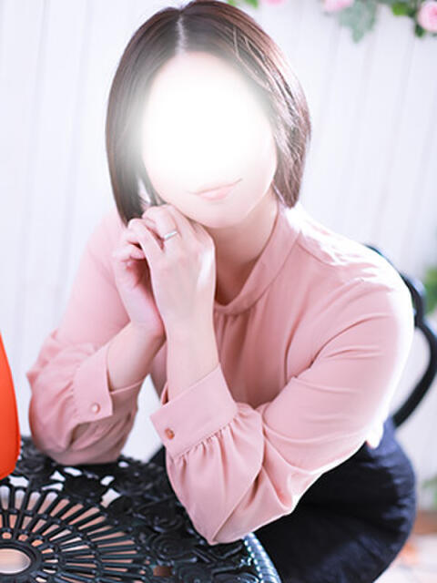 るり・過激すぎる生動画配信中 奥様メモリアル(デリヘル)