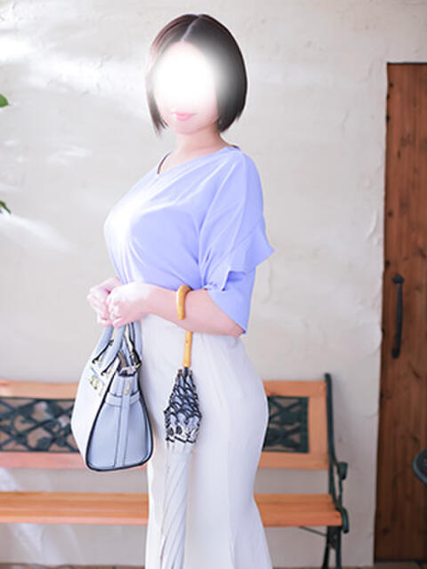 るり・過激すぎる生動画配信中 奥様メモリアル(デリヘル)