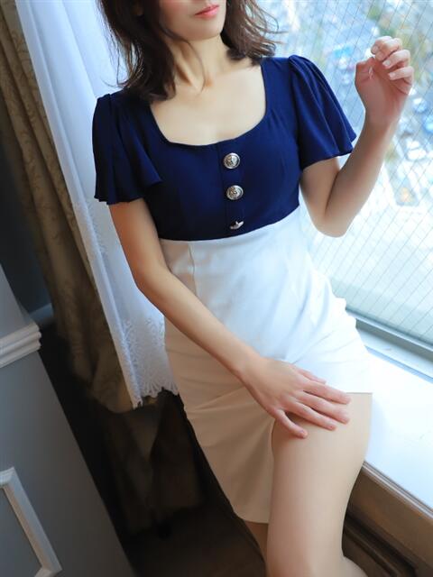 秋吉 久美子 熟女・人妻マダム宮殿（デリヘル）