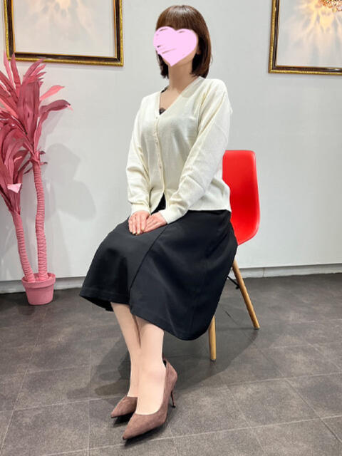 新山 かなえ HANA-okinawa-（人妻系デリヘル）