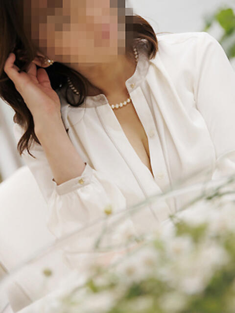 倉持 (くらもち) 熟女出逢い会『百合の園』目黒店（熟女デリヘル）