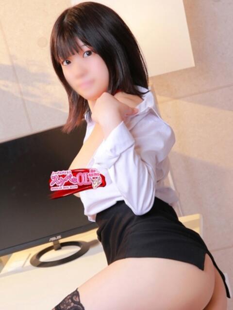 鈴鳴 ぴこ ノーパンパンスト スケベなOL梅田・兎我野店(ホテヘル)