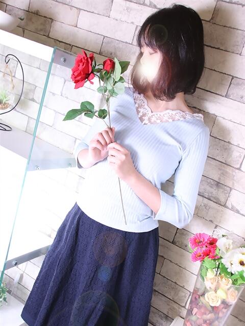 瞳 鶯谷人妻城（人妻路上待ち合わせデリヘル）