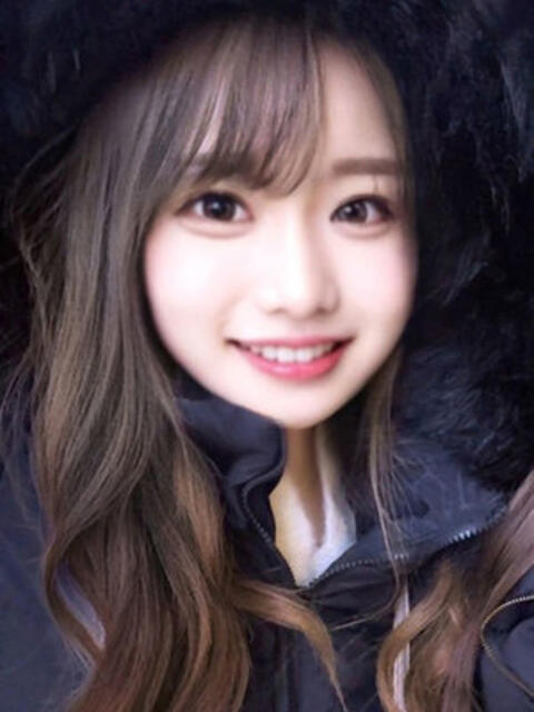 秋月じゅり 断りきれない美人マッサージ嬢たち（デリヘル＆エステ）