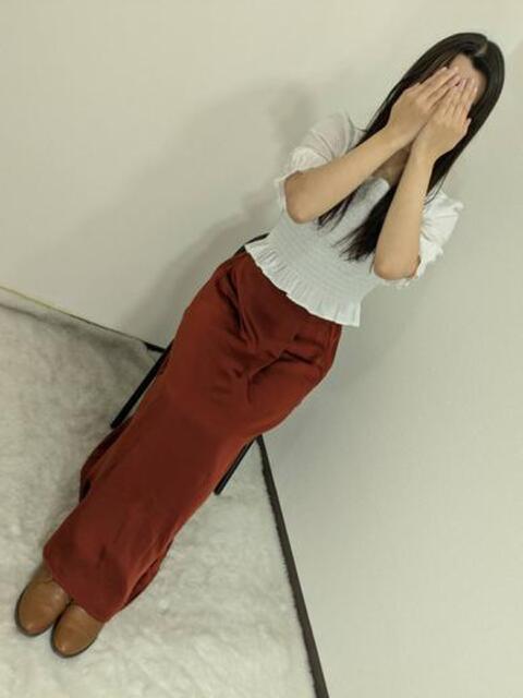 しおり 池袋しろパラ(ホテヘル(手コキ・オナクラ))