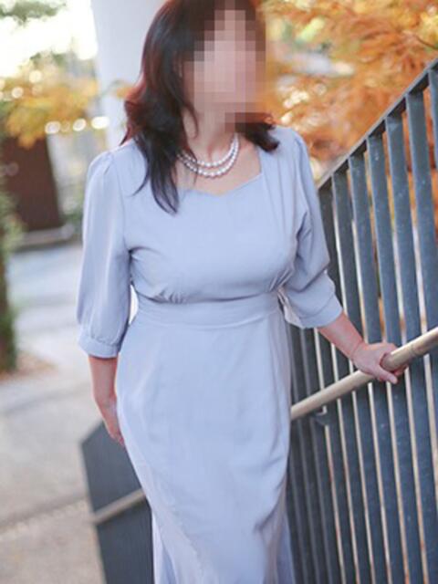 小西(こにし) 熟女出逢い会 『百合の園』 五反田店(熟女デリヘル)