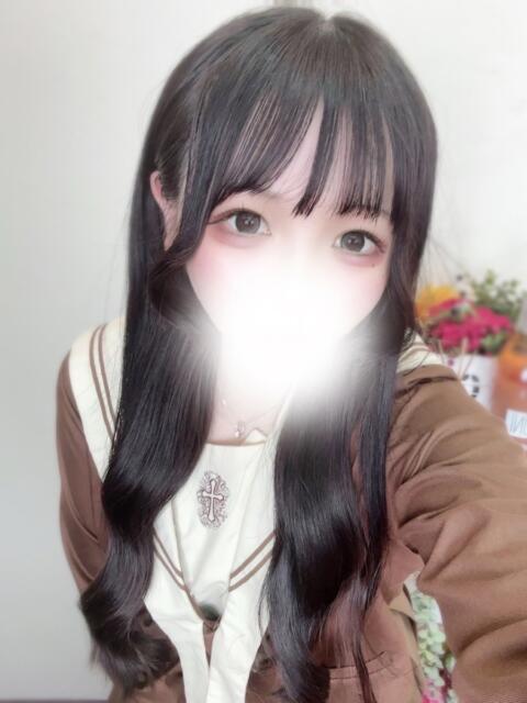 モモ(黒髪清楚なロリ♪) ペロ×2キャンディ(デリヘル)