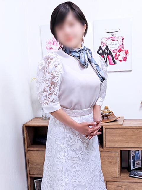 里奈 ミセスラウンジ東京（人妻系デリヘル）