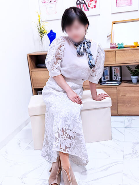 里奈 ミセスラウンジ東京（人妻系デリヘル）