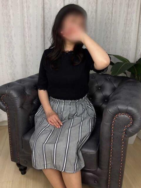 ナツミ【マダムコース】 秘密の出張部屋（デリヘル）