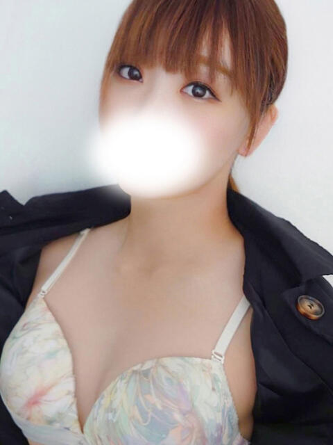 綾瀬ともえ 全裸にされた女たちor欲しがり痴漢電車（ホテヘル）