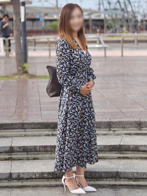 春名-はるな- ただ離婚してないだけ(人妻デリヘル)