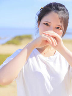 ひなた　ロリ系正統派美人 かりゆしOLの秘密【20代沖縄美女多数在籍-デリヘル×ヌードエステ】（辻/デリヘル）