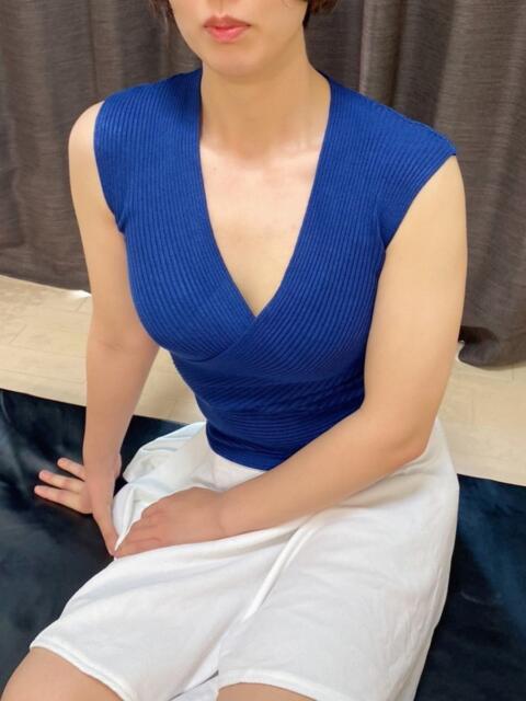 秋川よしえ 癒されるワイフ（【非風俗】メンズエステ）