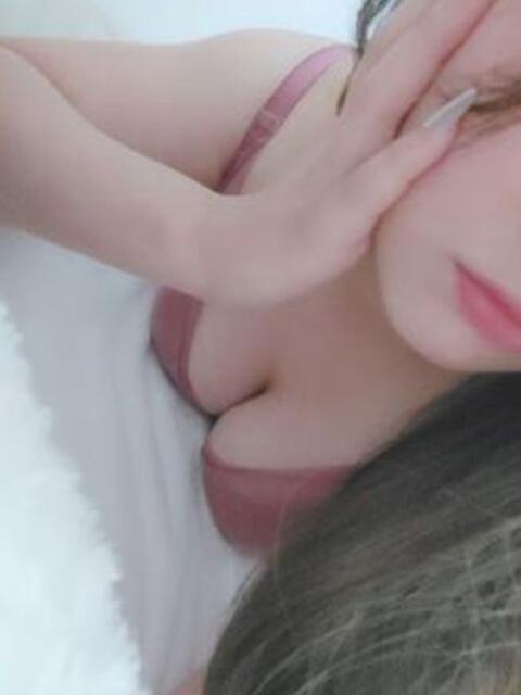 あゆ⭐︎潔白過ぎ素人沖縄OL美女 かりゆしOLの秘密【20代沖縄美女多数在籍-デリヘル×ヌードエステ】（性感エステ＆デリヘル）