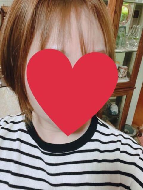 えな★沖縄が生んだ性欲お化け かりゆしOLの秘密【20代沖縄美女多数在籍-デリヘル×ヌードエステ】(性感エステ&デリヘル)