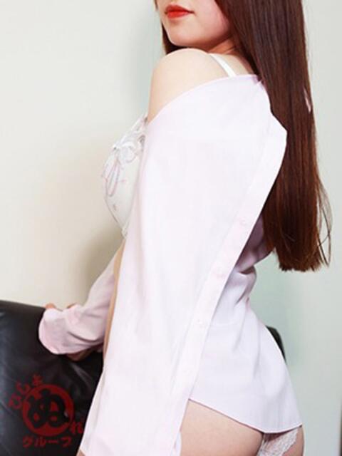 モ　エ びしょぬれ潮吹秘書（素人コスプレデリヘル）