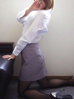 マ　ナ びしょぬれ新人秘書（府中/デリヘル）