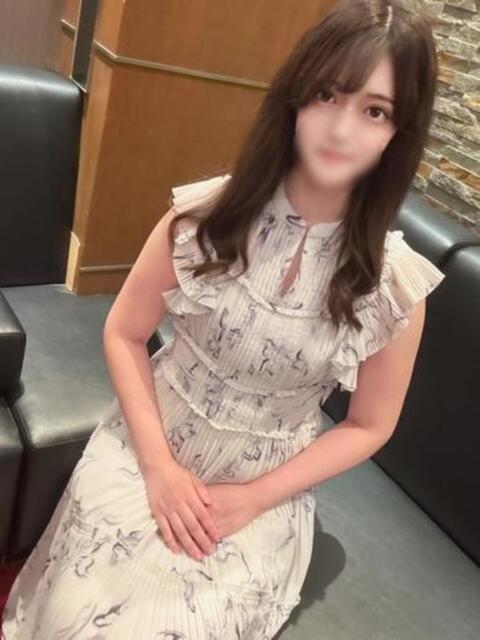 足立 あゆみ　清楚うぶかわいい ファーストクラス ルビー（ソープランド）