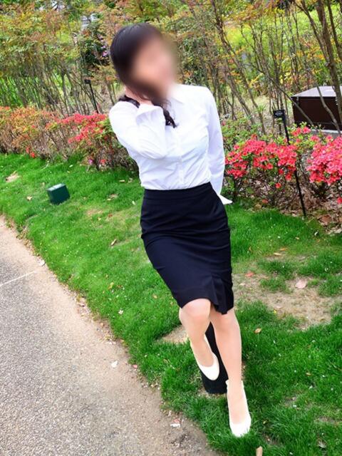 里沙 東京人妻フォーシーズンズ（人妻・熟女待ち合わせデリヘル）