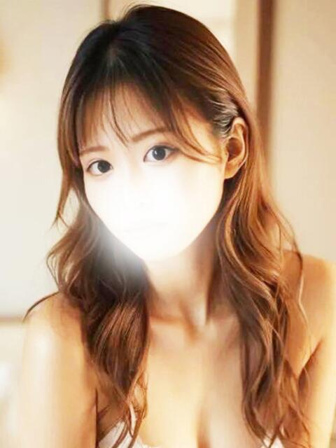 日染みみ ド淫乱セレブ妻(人妻系デリヘル)