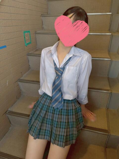 新入生 なゆ 青チェと赤チェ（派遣型オナクラ＆リフレ）