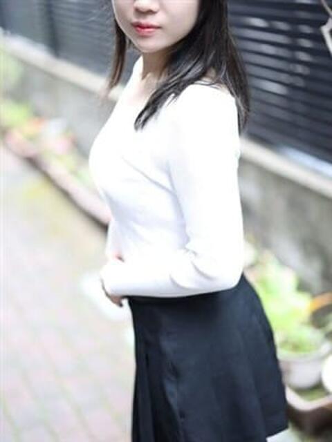 二宮かりな 全裸妻NTRサークル（デリヘル）