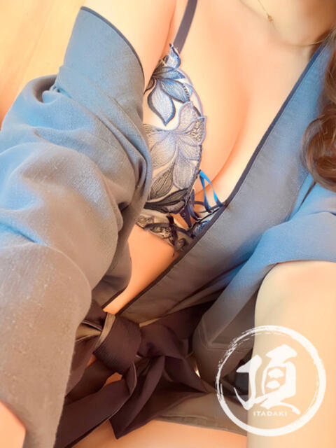 瑠璃 りるは 頂-ITADAKI-（デリヘル）