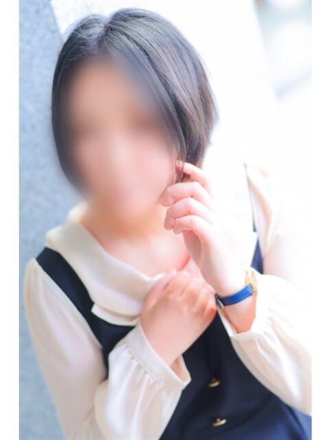 なつみ 奥鉄オクテツ神奈川店（デリヘル市場グループ）（駅待ち合わせ型人妻デリヘル）