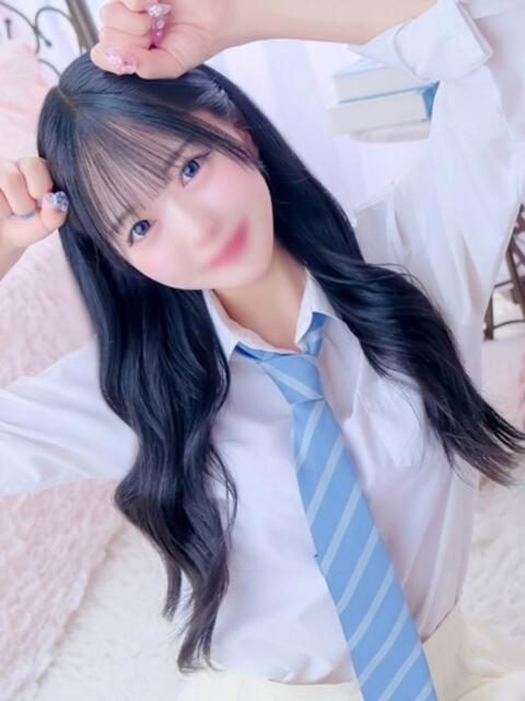 りな E+アイドルスクール新宿・歌舞伎町店（デリヘル）