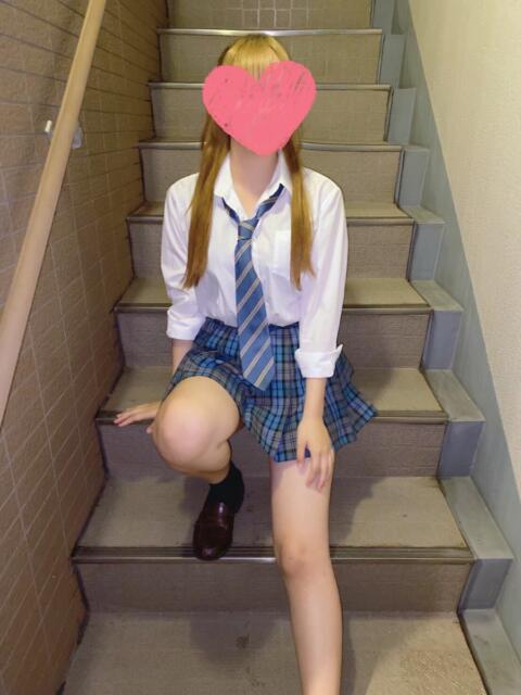 新入生 みと 青チェと赤チェ(派遣型オナクラ&リフレ)