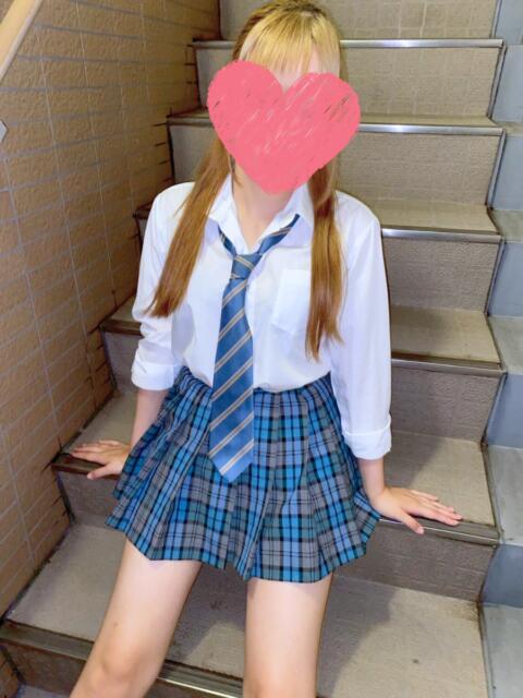 新入生 みと 青チェと赤チェ(派遣型オナクラ&リフレ)