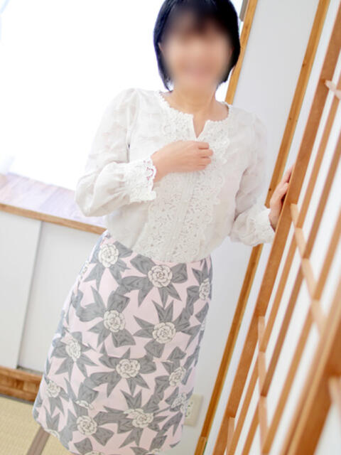 かなえ(昭和39年生まれ) 熟年カップル名古屋～生電話からの営み～（人妻・熟女デリヘル）