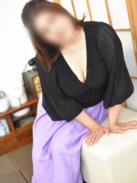 ひとみ(昭和53年生まれ) 熟年カップル名古屋~生電話からの営み~(人妻・熟女デリヘル)