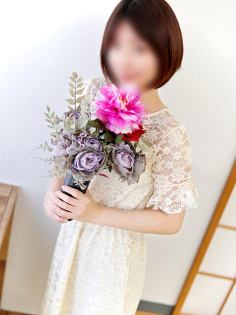 りお(昭和58年生まれ) 熟年カップル名古屋～生電話からの営み～（人妻・熟女デリヘル）