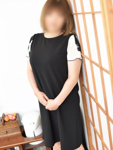 ちか(昭和55年生まれ) 熟年カップル名古屋~生電話からの営み~(人妻・熟女デリヘル)