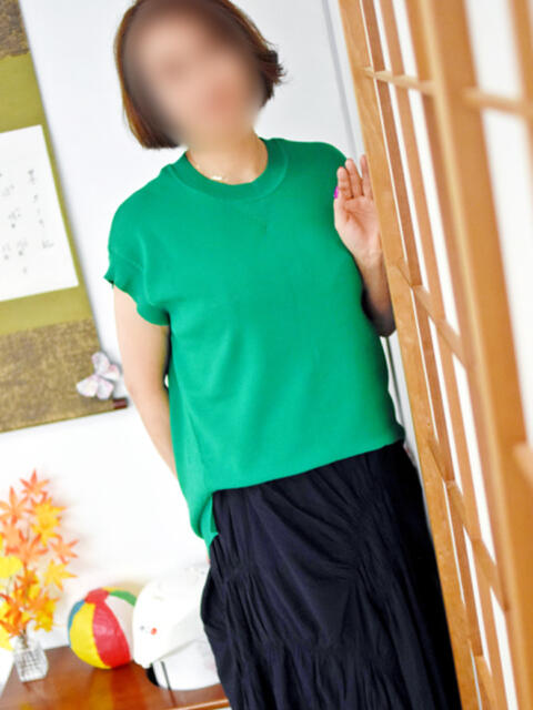 ひかる(昭和45年生まれ) 熟年カップル名古屋~生電話からの営み~(人妻・熟女デリヘル)