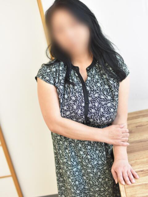 さくら(昭和48年生まれ) 熟年カップル名古屋～生電話からの営み～（人妻・熟女デリヘル）