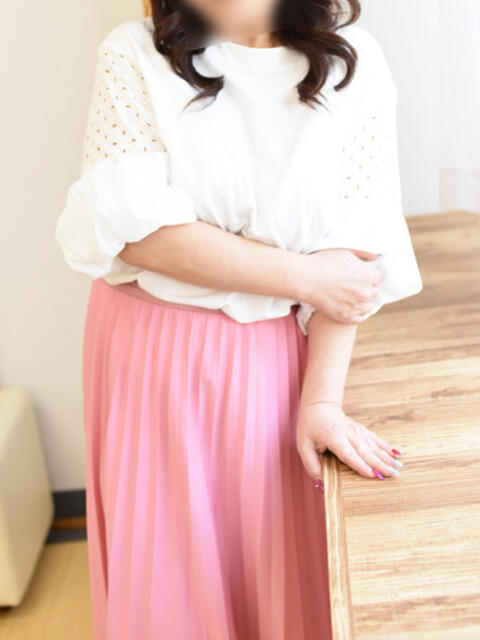 ももえ(昭和49年生まれ) 熟年カップル名古屋～生電話からの営み～（人妻・熟女デリヘル）