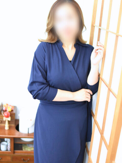 ゆうか(昭和52年生まれ) 熟年カップル名古屋～生電話からの営み～（人妻・熟女デリヘル）