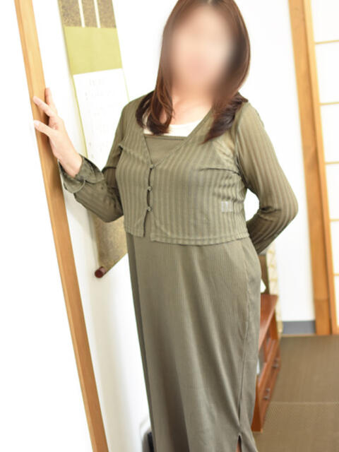 まや(昭和47年生まれ) 熟年カップル名古屋～生電話からの営み～（人妻・熟女デリヘル）