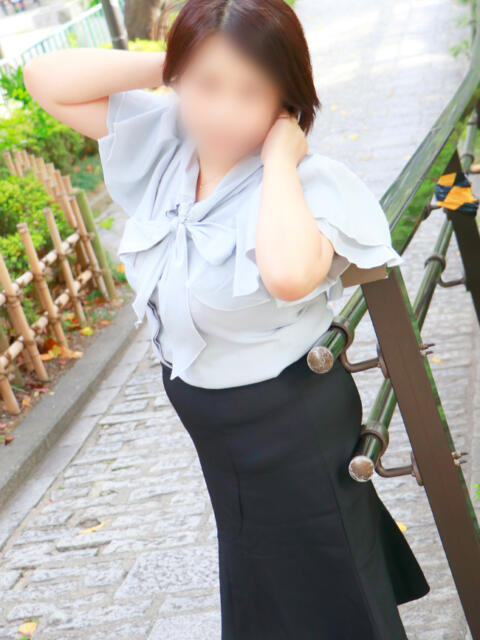 さとみ 奥鉄オクテツ神奈川店（デリヘル市場グループ）（駅待ち合わせ型人妻デリヘル）